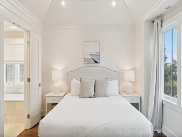 Gorgeous 5 Bedroom Rental with Carriage House