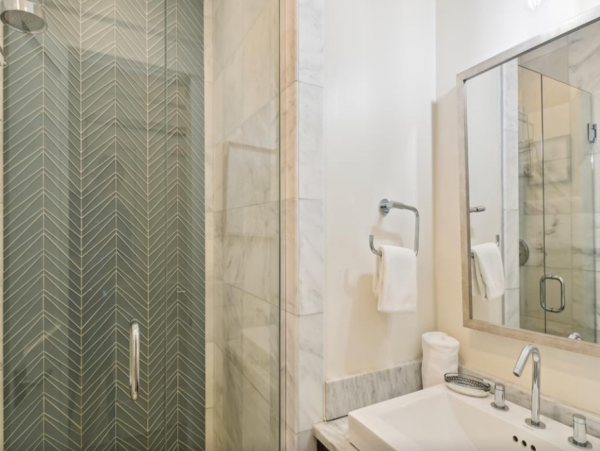 Gorgeous 5 Bedroom Rental with Carriage House