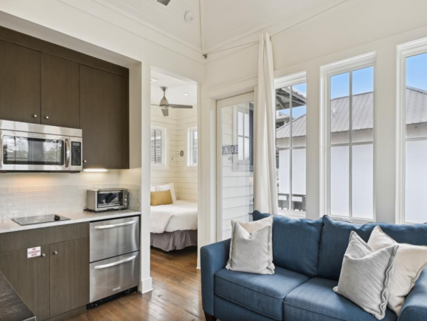Gorgeous 5 Bedroom Rental with Carriage House