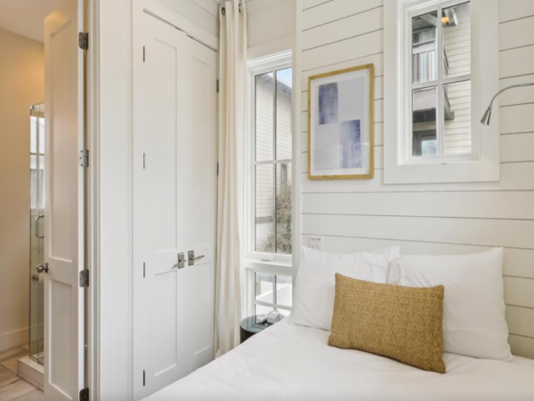 Gorgeous 5 Bedroom Rental with Carriage House