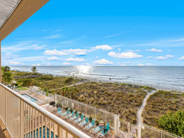 Beachfront Vacation Condo in Indian Rocks Sleeps Six