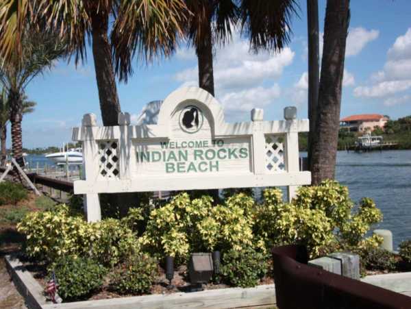 Beachfront Vacation Condo in Indian Rocks Sleeps Six