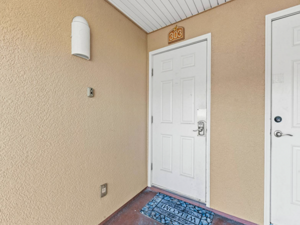 Beachfront Vacation Condo in Indian Rocks Sleeps Six