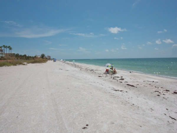 Beachfront Vacation Condo in Indian Rocks Sleeps Six