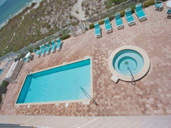 Beachfront Vacation Condo in Indian Rocks Sleeps Six