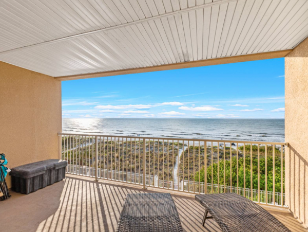 Beachfront Vacation Condo in Indian Rocks Sleeps Six