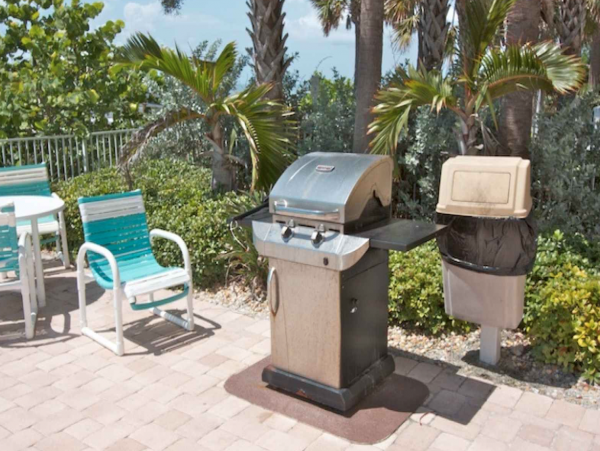 Beachfront Vacation Condo in Indian Rocks Sleeps Six
