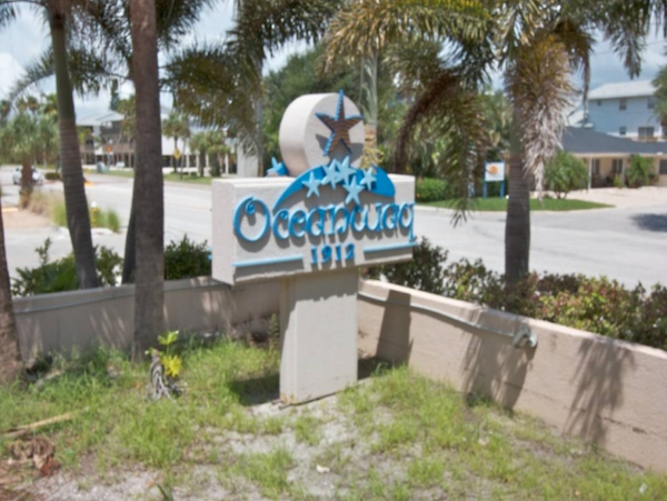 Beachfront Vacation Condo in Indian Rocks Sleeps Six