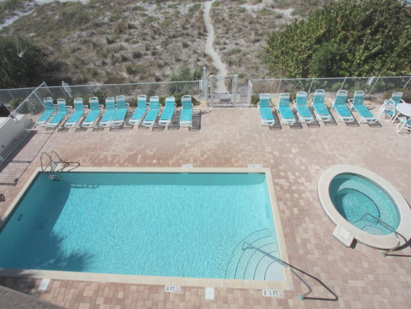 Beachfront Vacation Condo in Indian Rocks Sleeps Six