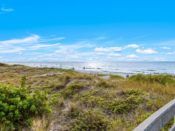 Beachfront Vacation Condo in Indian Rocks Sleeps Six