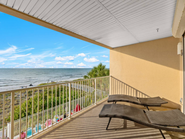 Beachfront Vacation Condo in Indian Rocks Sleeps Six