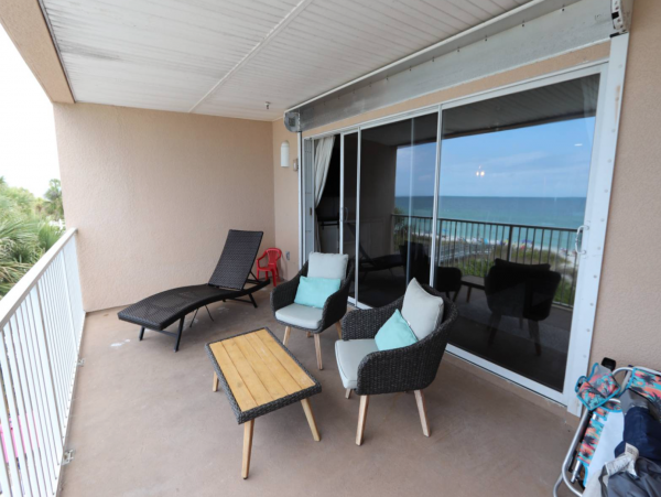 Beachfront Vacation Condo in Indian Rocks Sleeps Six