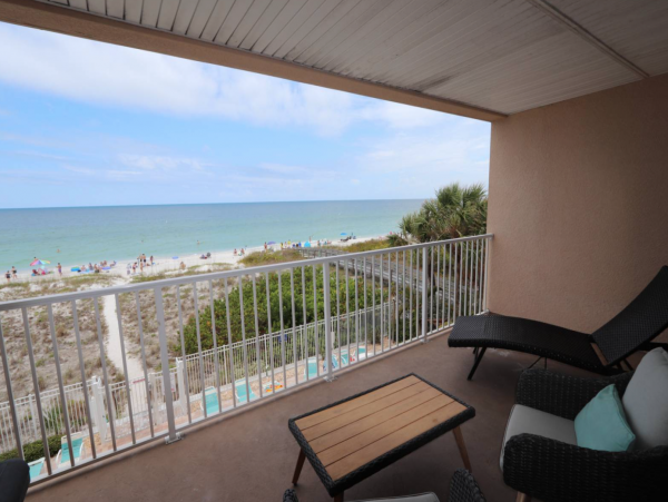 Beachfront Vacation Condo in Indian Rocks Sleeps Six