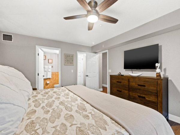 Beachfront Vacation Condo in Indian Rocks Sleeps Six