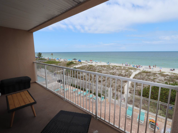 Beachfront Vacation Condo in Indian Rocks Sleeps Six