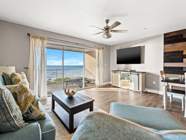 Beachfront Vacation Condo in Indian Rocks Sleeps Six
