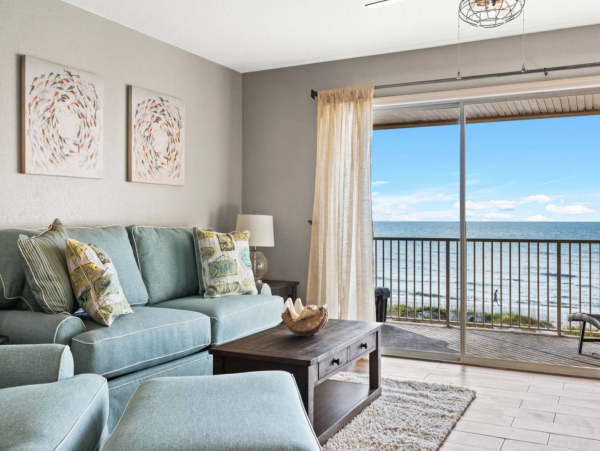 Beachfront Vacation Condo in Indian Rocks Sleeps Six