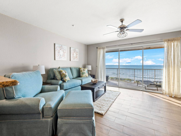 Beachfront Vacation Condo in Indian Rocks Sleeps Six