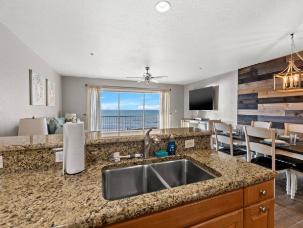 Beachfront Vacation Condo in Indian Rocks Sleeps Six