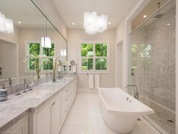 Walk to Beach Five Bedroom Luxury Vacation Home in Naples