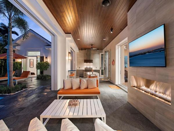 Walk to Beach Five Bedroom Luxury Vacation Home in Naples