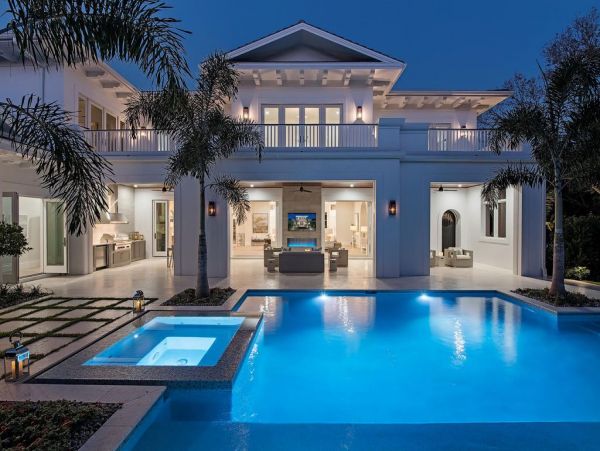 Walk to Beach Five Bedroom Luxury Vacation Home in Naples