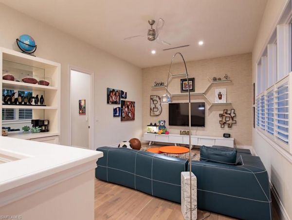 Walk to Beach Five Bedroom Luxury Vacation Home in Naples