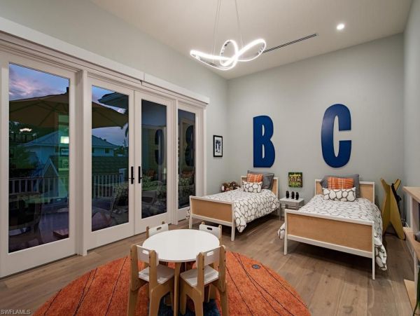 Walk to Beach Five Bedroom Luxury Vacation Home in Naples