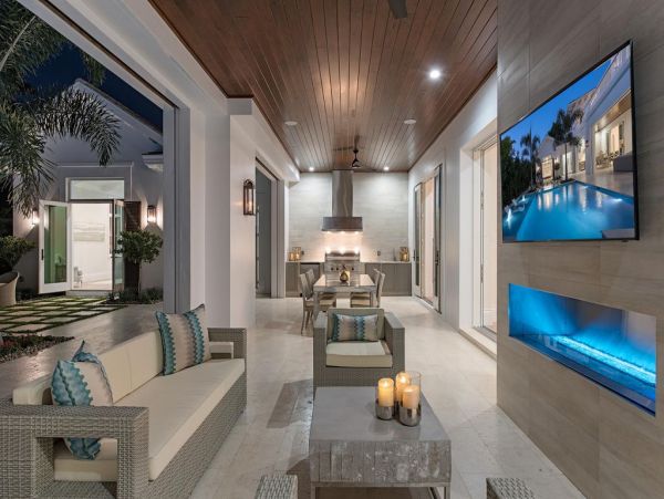 Walk to Beach Five Bedroom Luxury Vacation Home in Naples