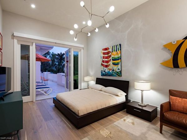 Walk to Beach Five Bedroom Luxury Vacation Home in Naples
