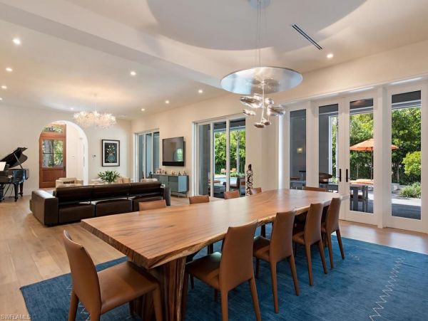 Walk to Beach Five Bedroom Luxury Vacation Home in Naples