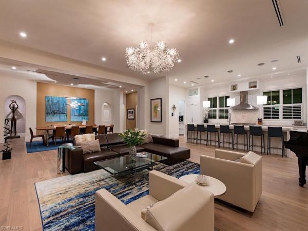 Walk to Beach Five Bedroom Luxury Vacation Home in Naples