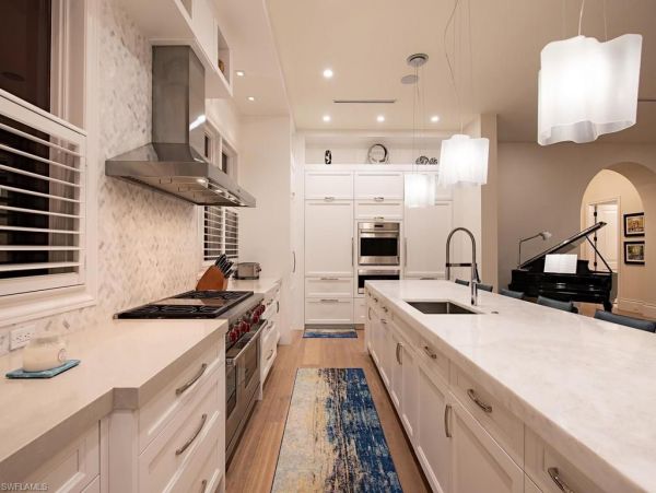 Walk to Beach Five Bedroom Luxury Vacation Home in Naples
