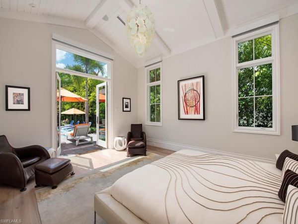 Walk to Beach Five Bedroom Luxury Vacation Home in Naples