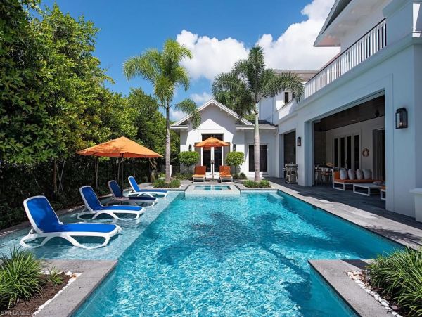 Walk to Beach Five Bedroom Luxury Vacation Home in Naples