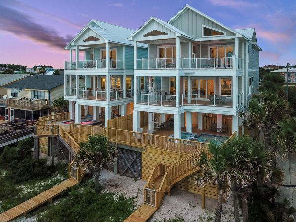 Oceanfront Vacation Home in Panama City Sleeps 20 Guests