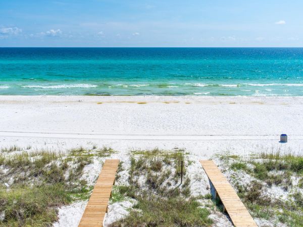 Oceanfront Vacation Home in Panama City Sleeps 20 Guests
