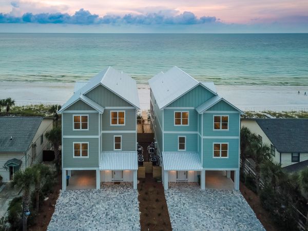 Oceanfront Vacation Home in Panama City Sleeps 20 Guests