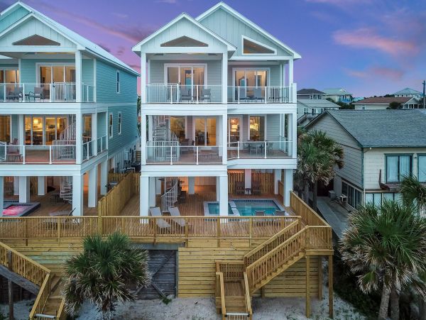 Oceanfront Vacation Home in Panama City Sleeps 20 Guests