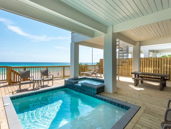 Oceanfront Vacation Home in Panama City Sleeps 20 Guests
