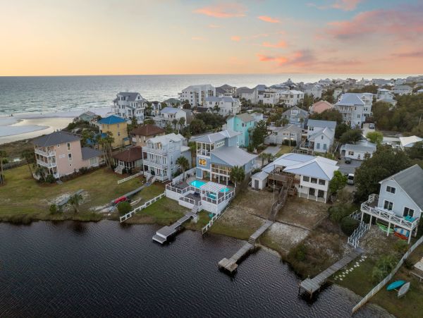 Walk to Beach 7BDR Lakefront Vacation Residence in Seagrove Beach