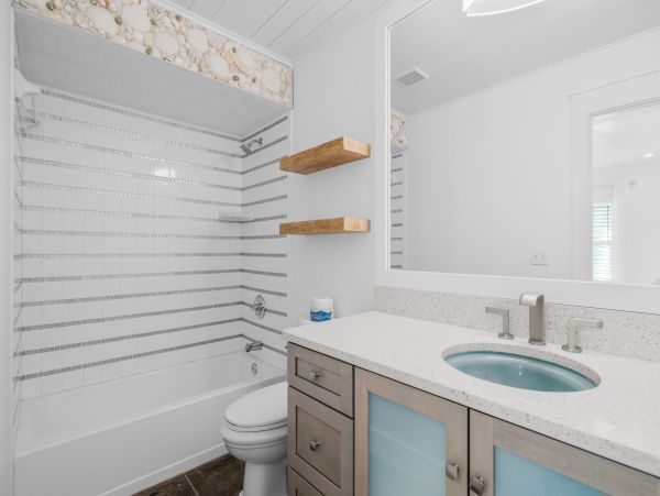 Walk to Beach 7BDR Lakefront Vacation Residence in Seagrove Beach