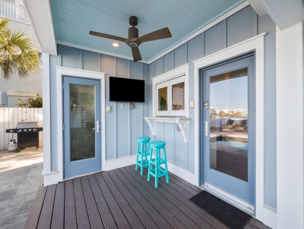 Walk to Beach 7BDR Lakefront Vacation Residence in Seagrove Beach