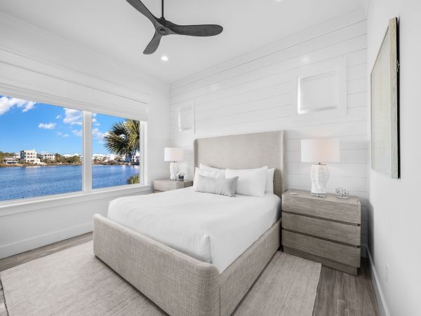 Walk to Beach 7BDR Lakefront Vacation Residence in Seagrove Beach