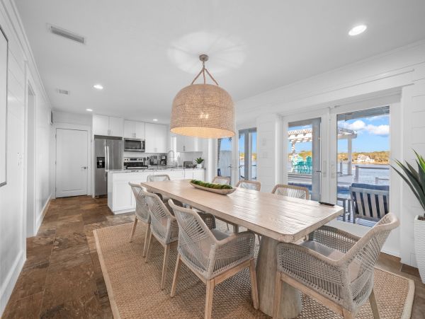 Walk to Beach 7BDR Lakefront Vacation Residence in Seagrove Beach