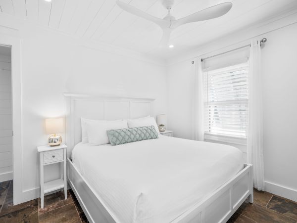 Walk to Beach 7BDR Lakefront Vacation Residence in Seagrove Beach