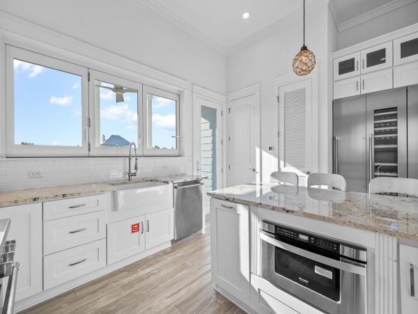 Walk to Beach 7BDR Lakefront Vacation Residence in Seagrove Beach