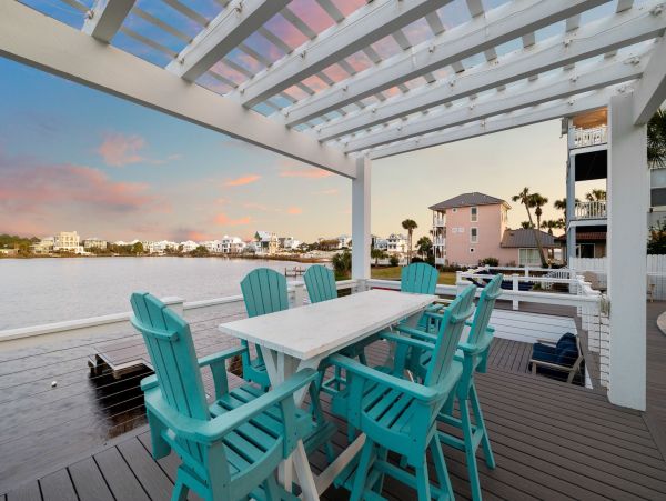 Walk to Beach 7BDR Lakefront Vacation Residence in Seagrove Beach