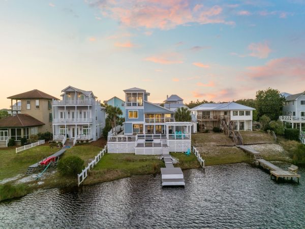 Walk to Beach 7BDR Lakefront Vacation Residence in Seagrove Beach