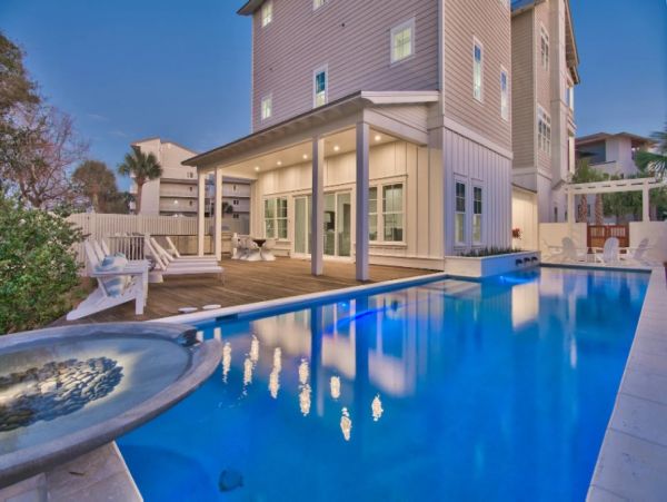 Rosemary Beach Home with Eight Bedroom and Balcony